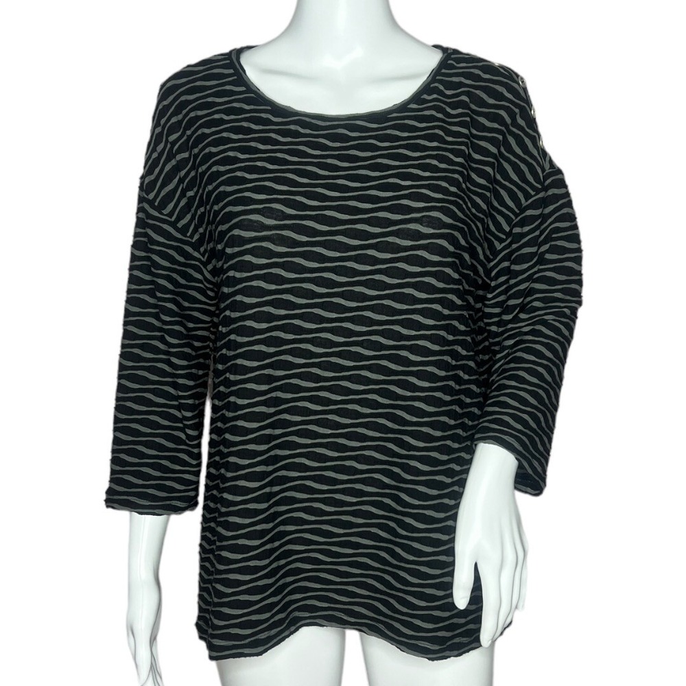Onque Casual Shirt Womens Size L Black Gray Textured Striped 3/4 Sleeve Buttons